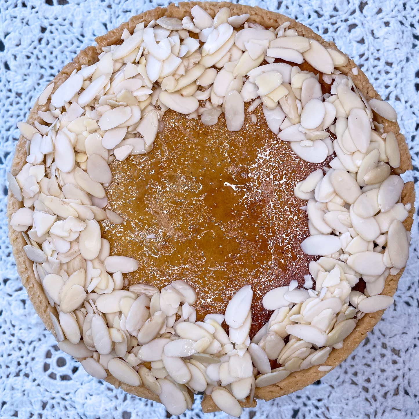 Golden Delight: Buttery Almond & Honey Tart