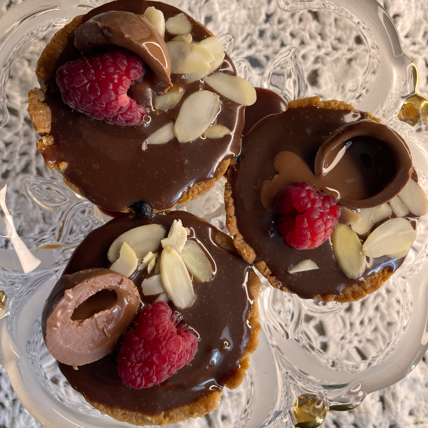 Sweet Harmony: Almond Chocolate Mini Tart